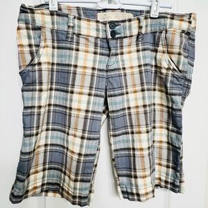 Hollister Plaid Shorts in Gray and Tan